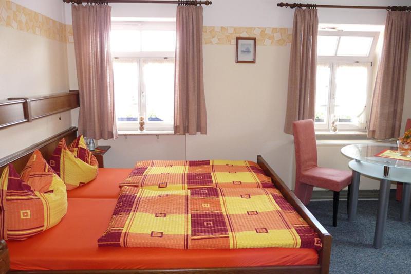 Gasthaus Hotel Zum Kreuz Stetten am Kalten Markt Room photo
